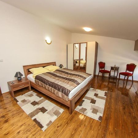 Apartments Cyrano 1&2 ซาราเยโว ภายนอก รูปภาพ